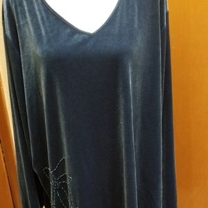 3X  soft Teal color shirt w/beaded flower design